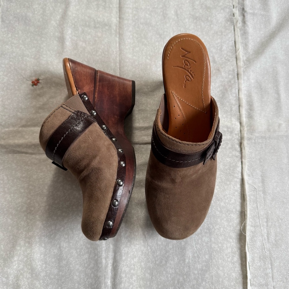 Naya Irina Brown Suede Women's Clogs with Dark Accents